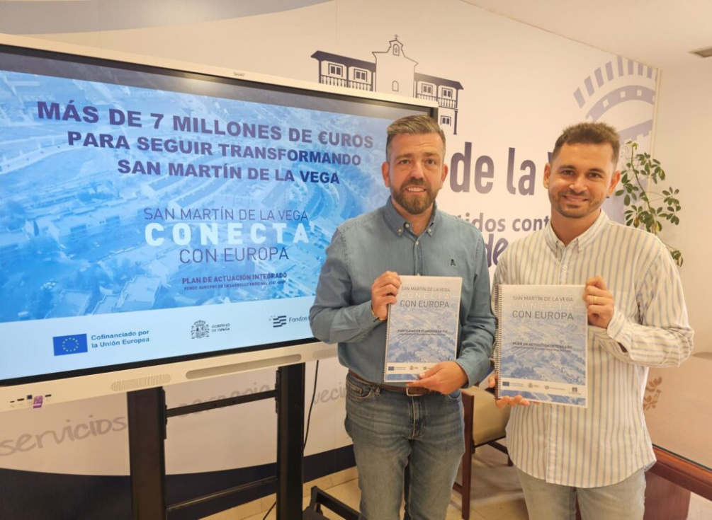 El alcalde de San Martín de la Vega, Rafael Martínez, y el primer teniente de alcalde, Sergio Neira, en la presentación del proyecto