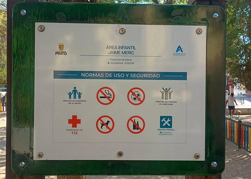 El Ayuntamiento de Pinto renueva los carteles de las áreas infantiles