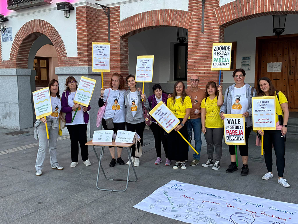 Profesores de Educaci&oacute;n Infantil protestan en Pinto.