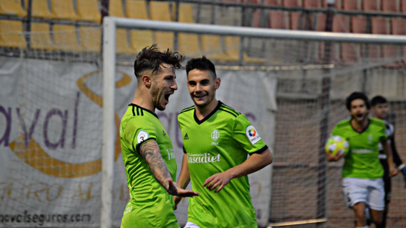 Balea celebra el gol en el partido contra el Navalcarnero.