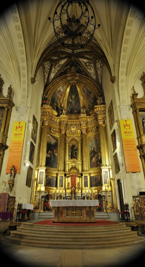 Interior de la iglesia de Santo Domingo de Silos.