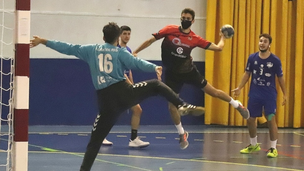 Momento de un partido del Club Balonmano Pinto | Img: Francisco Sánchez.