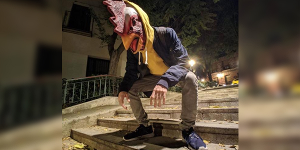 Un joven celebra Halloween en las calles de Valdemoro. | Foto: @ganzsoo