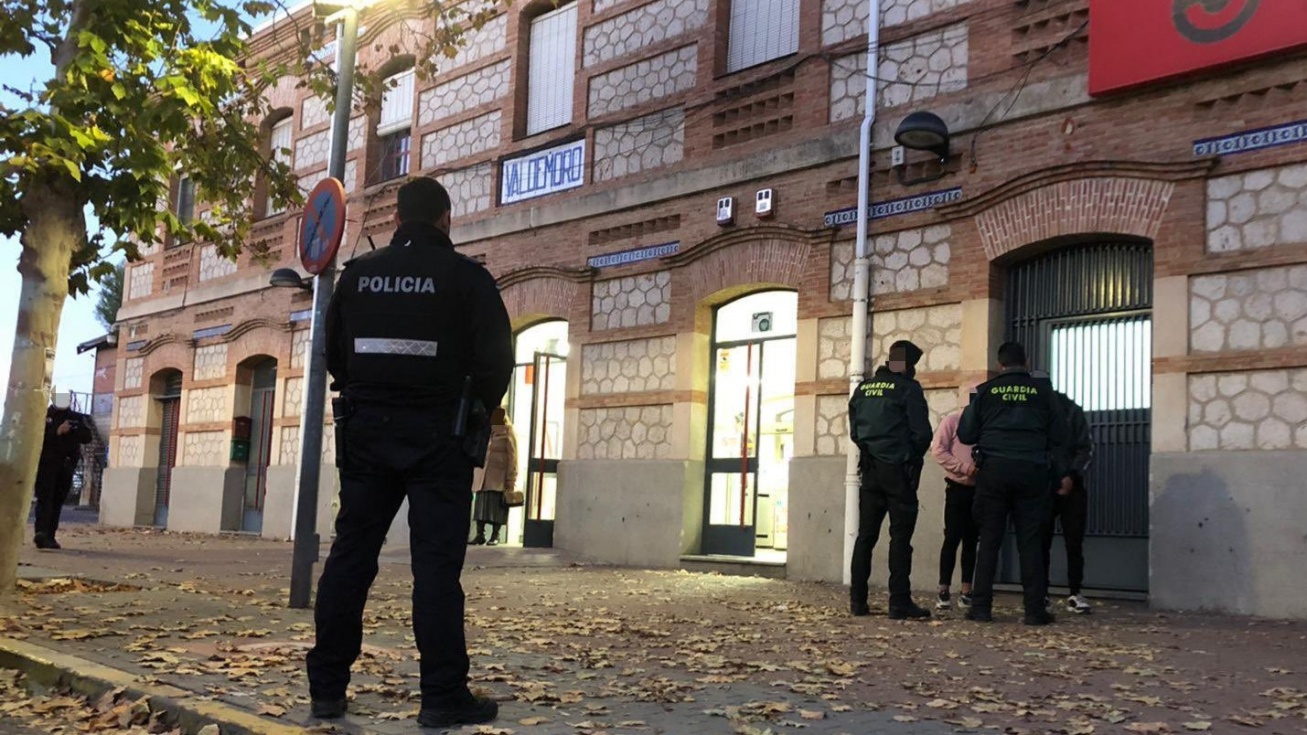 Agentes de Policía Local y Guardia Civil vigilaron las inmediaciones de la estación de Valdemoro.