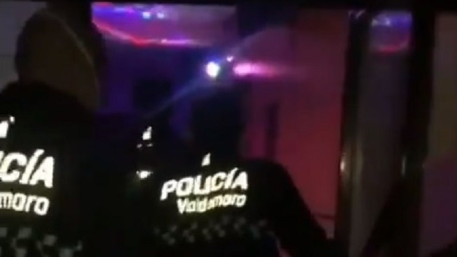 Policía de Valdemoro durante la intervención.