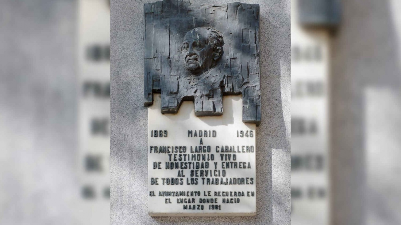 Placa en honor a Largo Caballero retirada por el Ayuntamiento de Madrid.