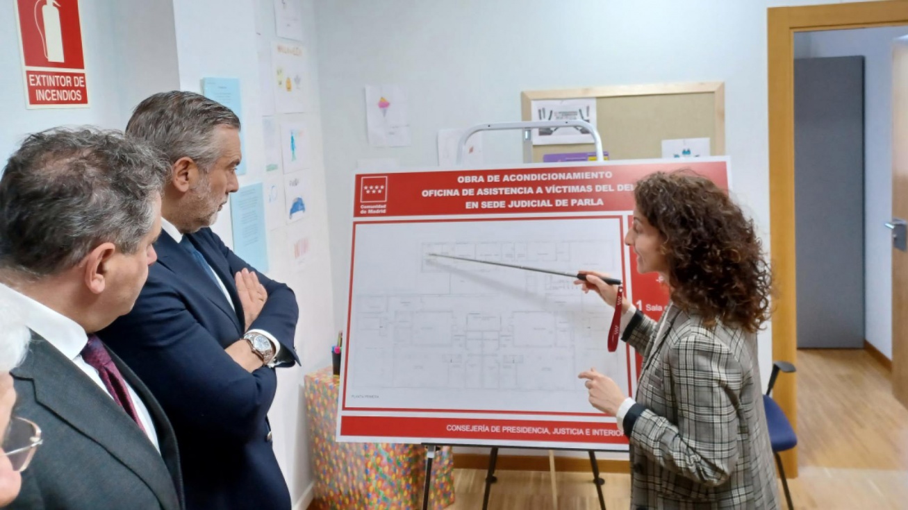 El consejero de Presidencia, Justicia e Interior de la Comunidad de Madrid, Enrique López, en la inauguración de la oficina.