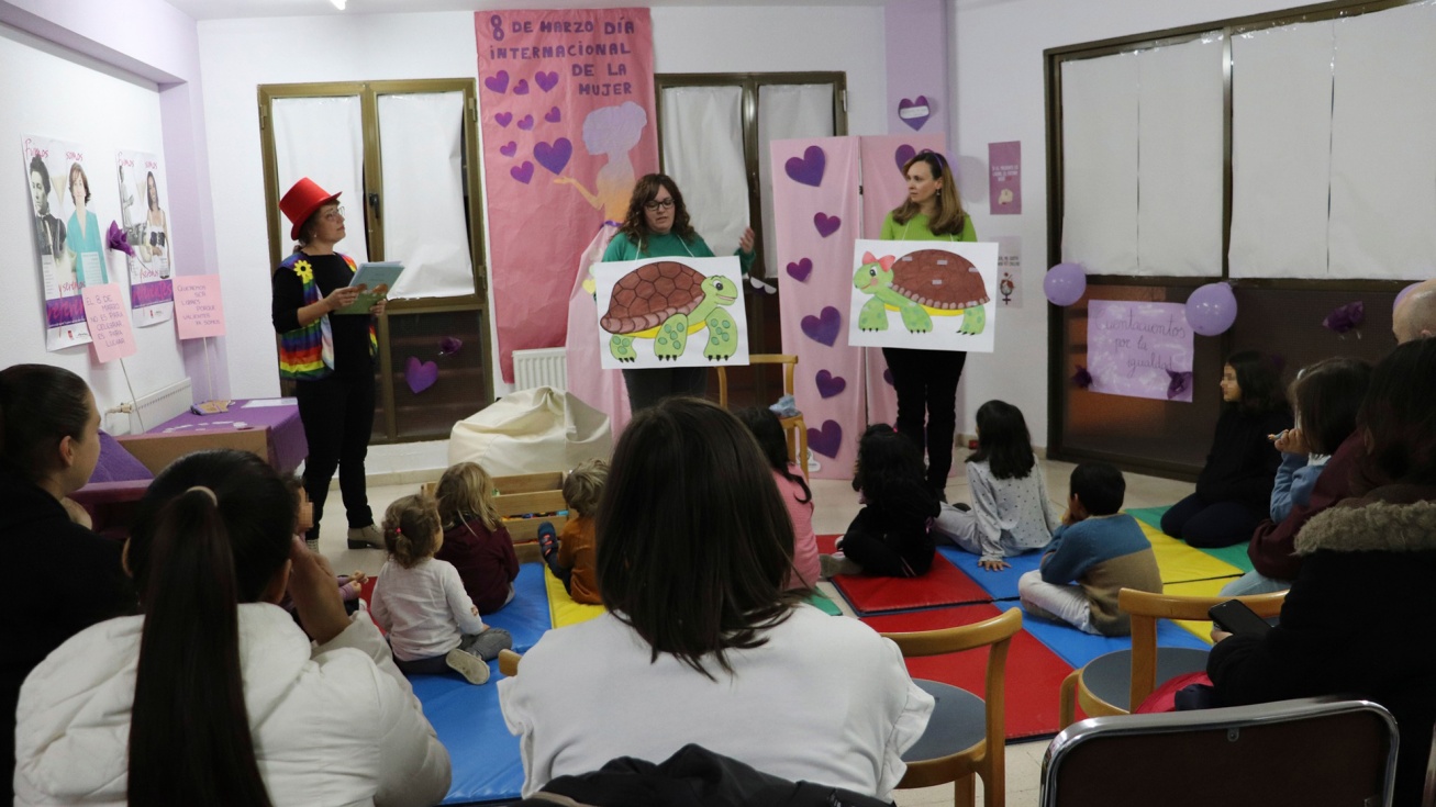 Cuentacuentos infantil en el Día Internacional de la Eliminación de la Violencia contra la Mujer.