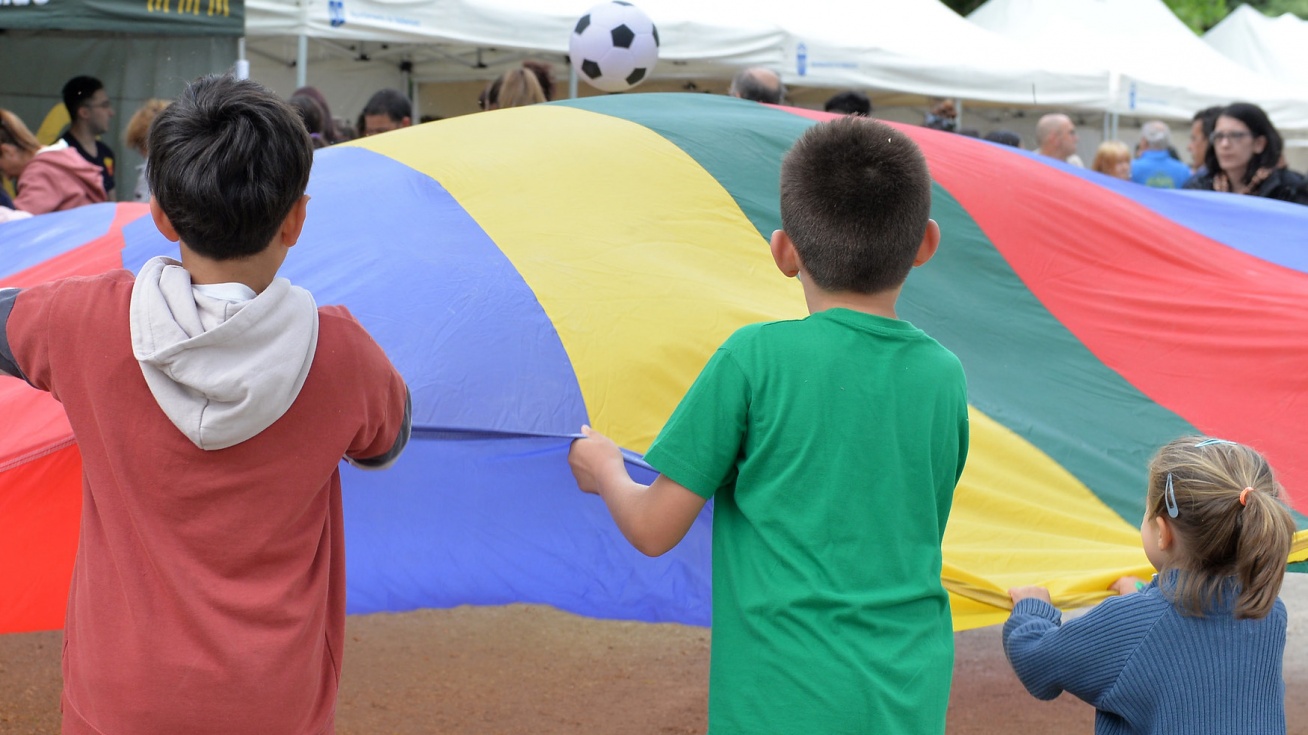 Niños jugando en la celebración de San Marcos en Valdemoro.