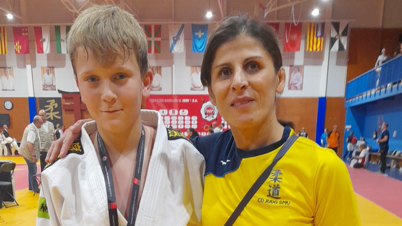 Dario junto a su entrenadora, Giuseppina Macrí | Club Judo San Martín de la Vega