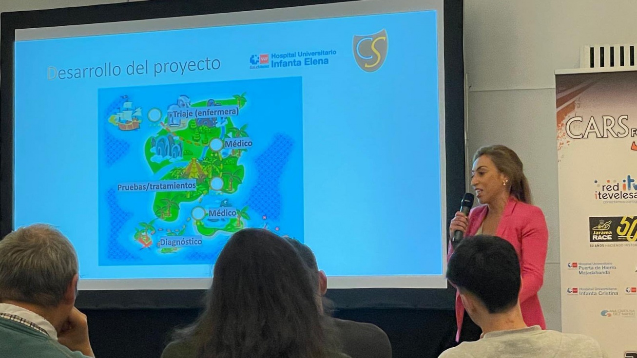 La doctora Adriana Pascual presenta el proyecto.