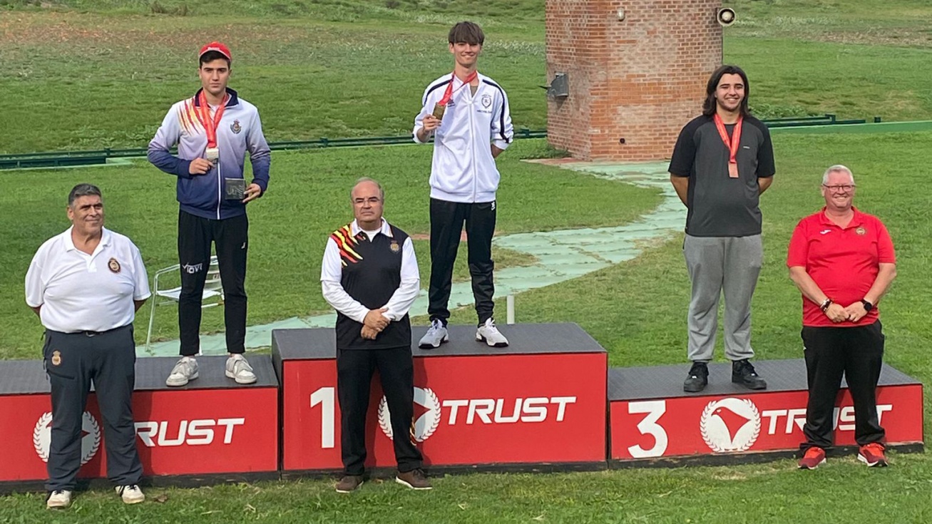 Podio de la categoría junior masculino | Real Federación Española de Tiro Olímpico