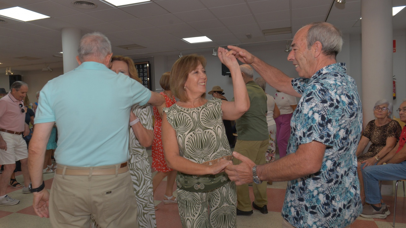 Baile en el Centro de Mayores en las fiestas de septiembre | Ayuntamiento de Valdemoro