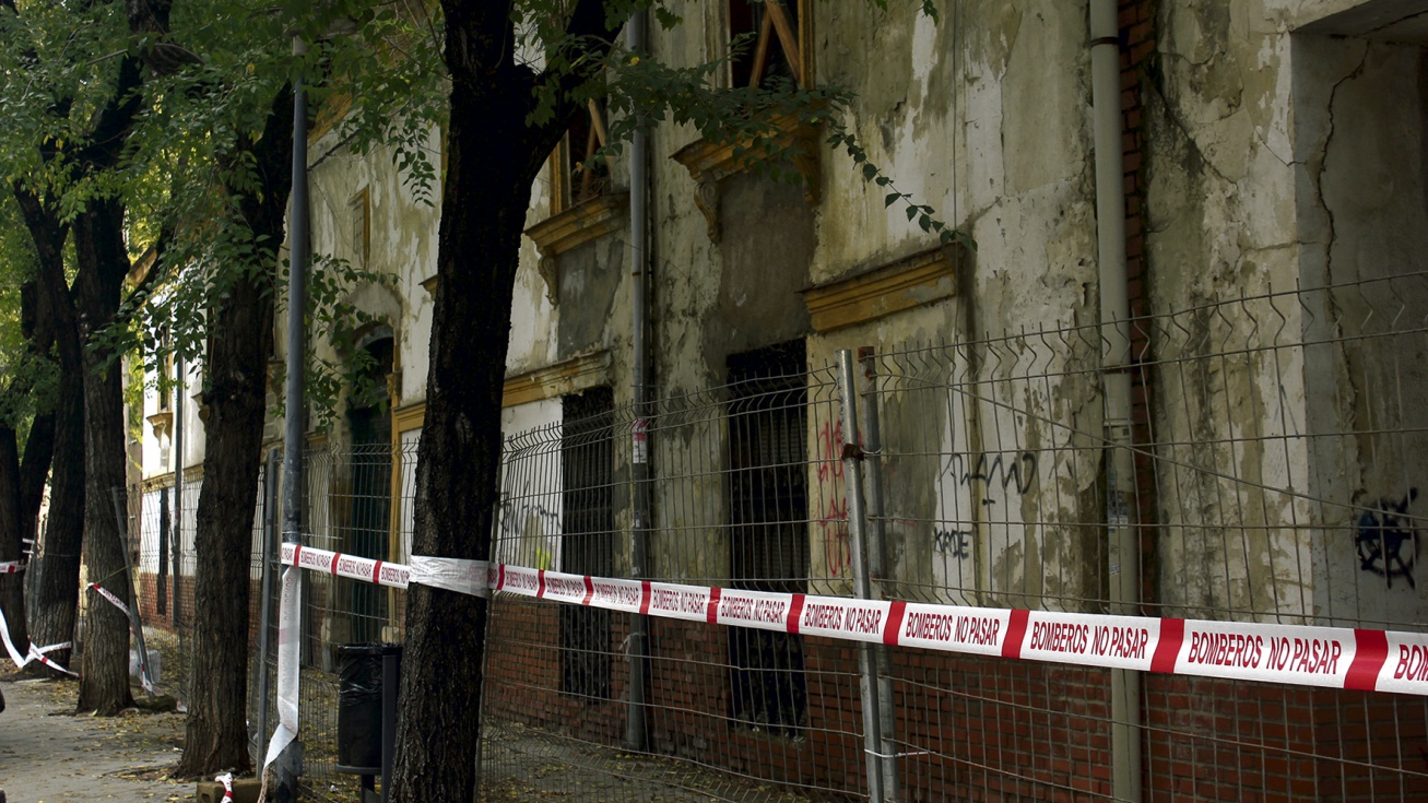Cinta colocada por los bomberos alrededor de la Casa de la Marquesa | Imagen: Graciela Díaz