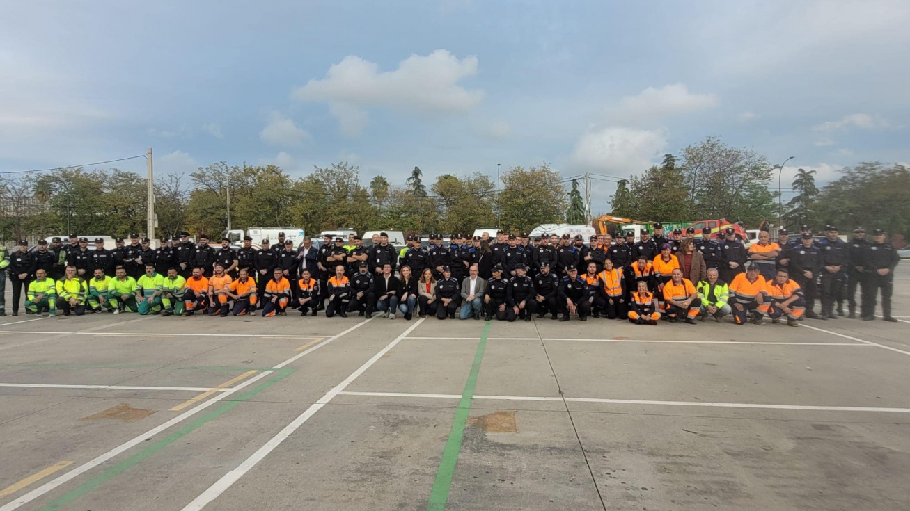 La comitiva de policías y efectivos de Protección Civil a su salida de Getafe.
