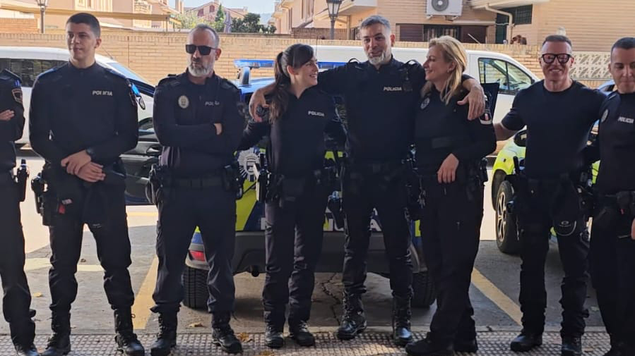 Los agentes de la Policía Local, este miércoles, antes de partir hacia Valencia | Ayuntamiento de San Martín de la Vega