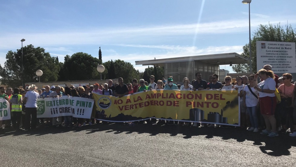 Cabecera de la manifestación contra la ampliación del vertedero.