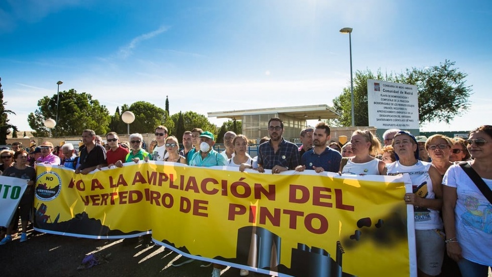 Cabecera de la manifestación contra la ampliación del vertedero.
