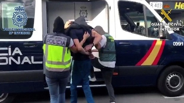 Momento de la detención de un individuo.