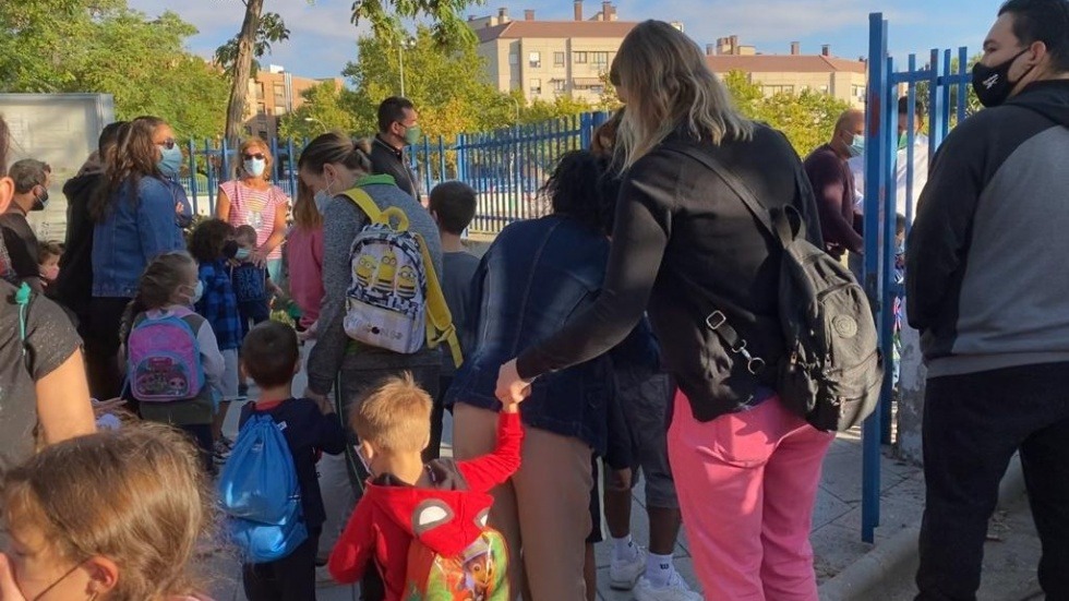Entrada al CEIP El Prado.