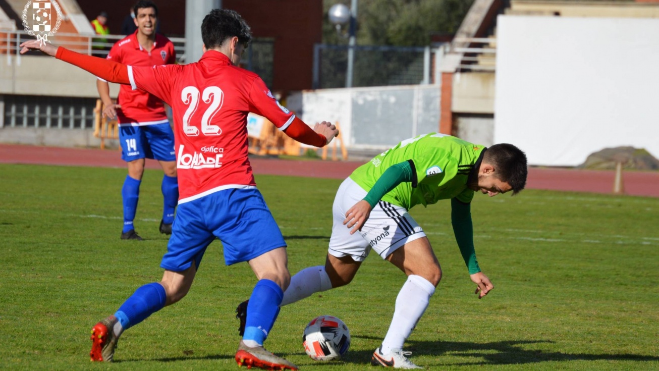 Momento del encuentro entre Aranjuez y Atlético de Pinto.