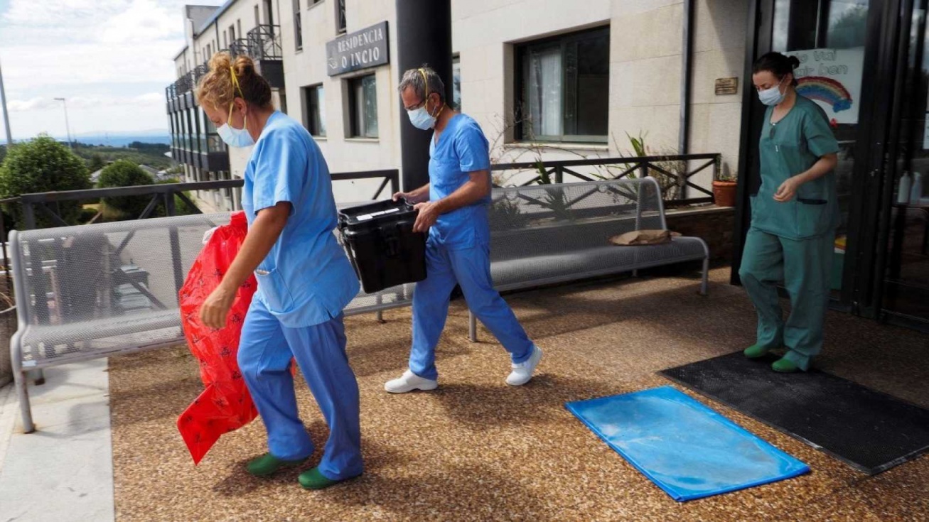 Trabajadores de una residencia.