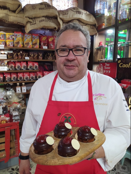 Justo Almendrote, creador de los 'ombligos de Pinto'.