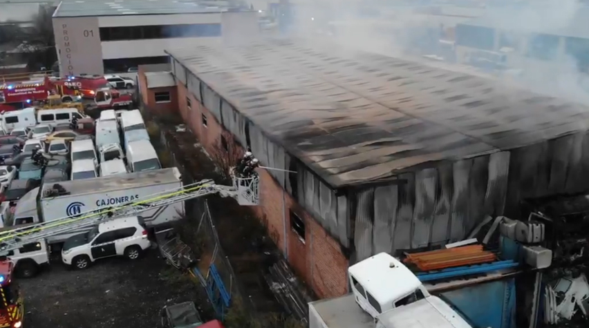 Incendio de una nave dedicada al motor en San Martín de la Vega.