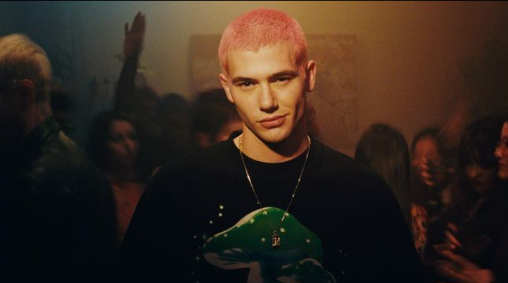 Julio Taeño en el videoclip 'Formentera'.