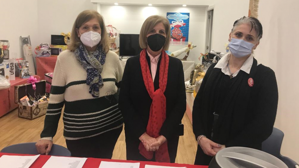 Voluntarias de C&aacute;ritas Pinto en el local del Plaza &Eacute;boli.