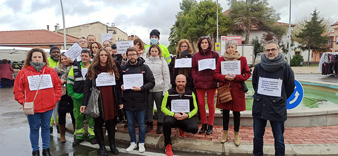 Trabajadores interinos del Ayuntamiento de Ciempozuelos protestan por las bases generales para regir los procesos de selección para la estabilización de las plazas de empleo público en el Ayuntamiento .