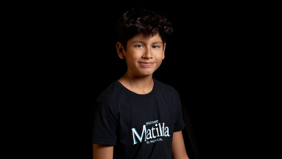 Fotografía de Juan Diego Álvarez como parte del elenco de "Matilda".