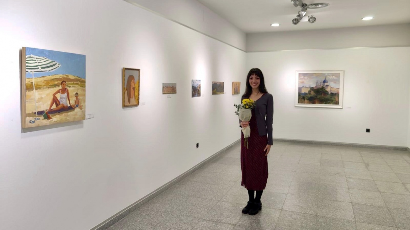 Clara Cruz Mateo en la inauguración de su primera exposición en solitario en Pinto. Clara Cruz Mateo en la inauguración de su primera exposición en solitario en Pinto.