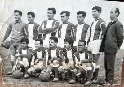 Pamela, Vicente, Manolo Hilario, Feliciano, Cárdenas, Santiago. Abajo: Toñi Santurce, Mora, Joaquín Cárdenas, Manolo Lebrón