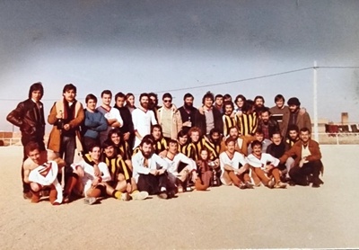FULL MOLL-CLUB SANTIAGO: Torneo organizado por el Full Moll en las Navidades de 1980/1981. Arriba: José Jerez 'Queño', Juan Batres, Santi, Fernando Cobo, Pepillo Gabarrón, Luis Gutierrez, Rafael Sánchez, Ramón Nebreda, Antonio Sánchez, Rafa 'Cartuli', Cel