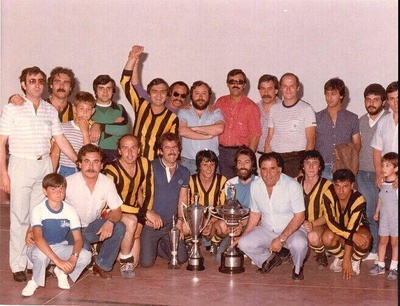 Entrega trofeos Maratón PDM Pinto. Polideportivo Alberto Contador. Full Moll de fútbol Sala, entrega de premios Liga, Copa y Maratón (Campeones). Arriba de izquierda a derecha: Santos Aguilar Vellisca, Ramón Nebreda, Juan Carlos Bustos, Pedro, Fran León,