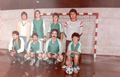 Antiguo ‘Poli Egido’, hoya Polideportivo Municipal Alberto Contador. Full Moll de fútbol sala. Arriba de izquierda a derecha: Caballero, (…), Paquito Pons, Manolo. Abajo: José Antonio Santos, Eulogio Manzano, Ramón Nebreda, (…)