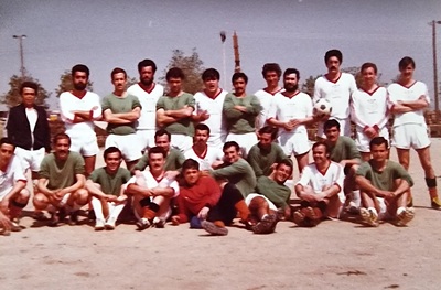 CLUB PARROQUIAL SANTIAGO DE FUTBOL. Verano 1981. Campo Mateu Cromo. Club Santiago VS aficionados y amigos. Arriba: 'El chato', Goyo Jordán, Manolo Castro, Jesús 'el mister', Antonio Sánchez, Manolo Olías, Emilio de la Cal, Fernando Vaquero, Miguel Jiménez