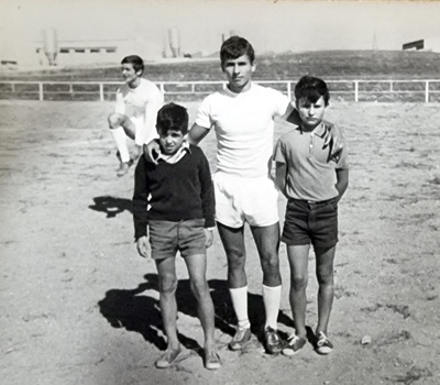 JUVENIL DE MATEU CROMO. 15/08/1969. Campo Mateu Cromo. Honorio Hernández, 'Geli' y Fernando Cobo. Al fondo: Rafael Sánchez.