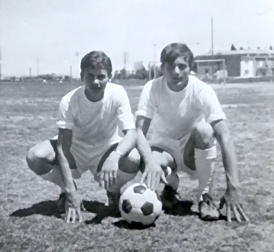 JUVENIL DE MATEU CROMO. Mayo de 1969. Honorio Hernández y Rafael Sánchez. Campo Municipal de Deportes de Pinto (Hoy, Amelia del Castillo).