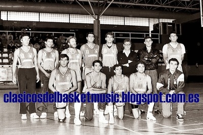 Dorsal 4, Javier Taeño, junto a
compañeros como Mariano Ramos, Enrique Rolán, Moya, Amador, Javi García, Redondo, Trillo, Estrada, Paco, Álex
