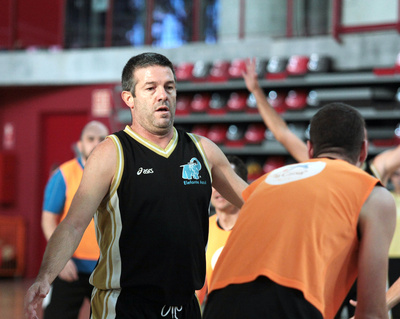 Liga social de baloncesto. Noviembre de 2012. Polideportivo Municipal Príncipes de Asturias
de Pinto