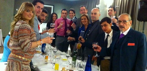La ex alcaldesa del PP, Miriam Rabaneda y el ex concejal de Cultura, Francisco Pérez, junto a miembros y simpatizantes del Club Taurino Villa de Pinto.