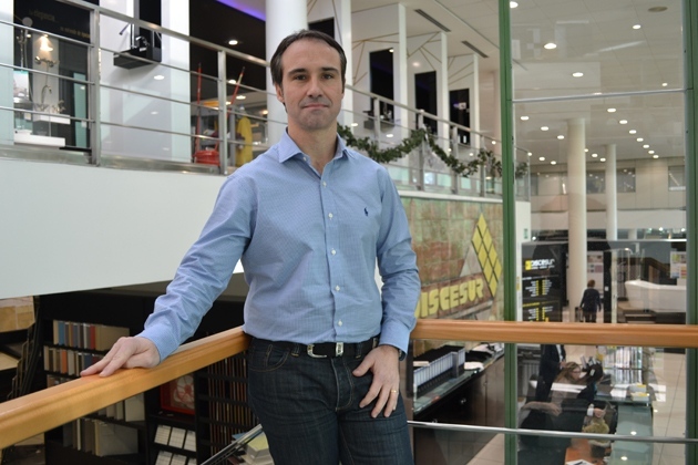 Antonio Miguel Sánchez-Escribano en la empresa Discesur, en Pinto, donde trabaja como gestor de riesgos..