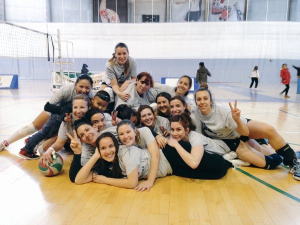 Sénior femenino del Club Voleibol Pinto.