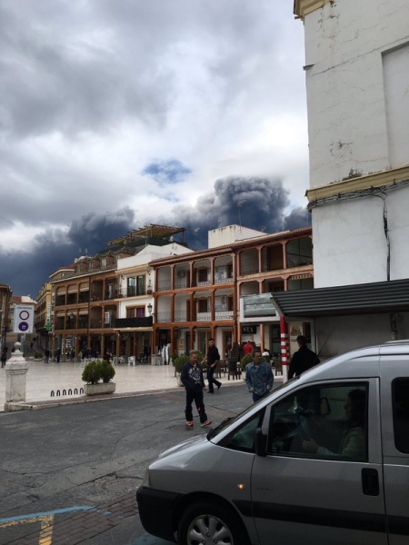 La nube de humo del incendio de Seseña llega a Ciempozuelos | Imagen: @Sabrinart81