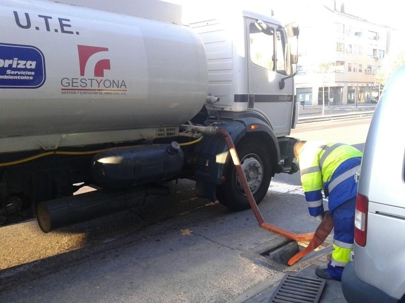 Trabajador de la UTE Valoriza-Gestyona en Pinto.