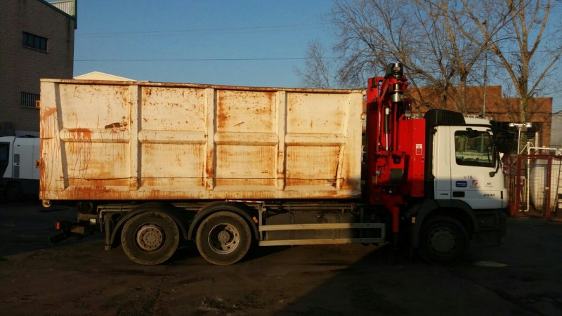 Camión pluma utilizado por Valoriza-Gestyona en Pinto.