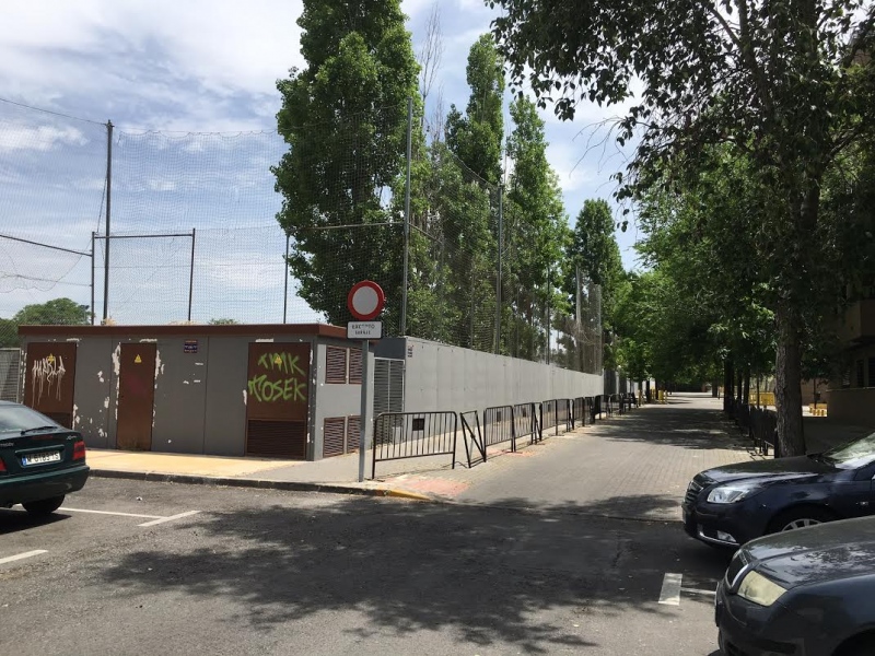Zona peatonal de la calle Sevilla que era usada como aparcamiento.