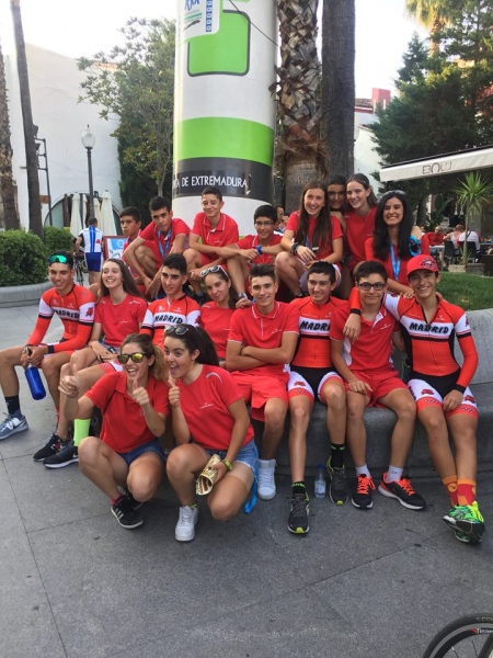 Representantes de la Comunidad de Madrid en el Campeonato de España de ciclismo escolar.